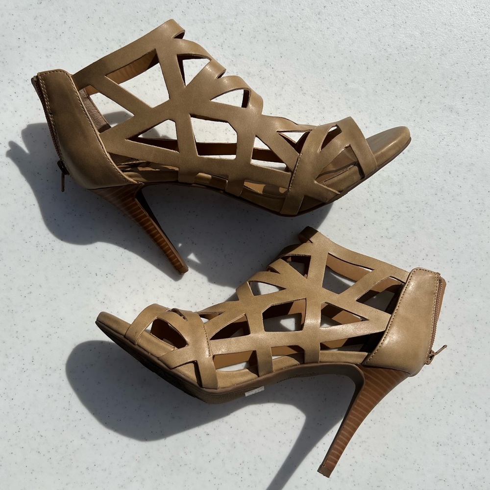 FERGALICIOUS tan caged heels size 10